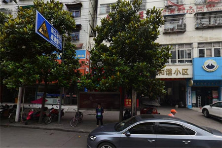 人民大厦家属院2室2厅1卫72㎡售35万